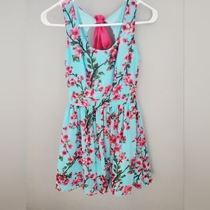 B. Darlin Knee Length Floral Sleeveless Dresses Size: 1/2
